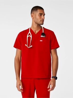 Figs Leon scrub top size M in winning red nurse scrubs FM1500
